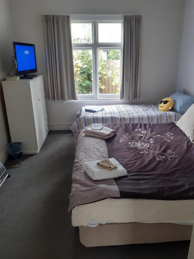 Intrepid Bed & Breakfast Крайстчърч Екстериор снимка